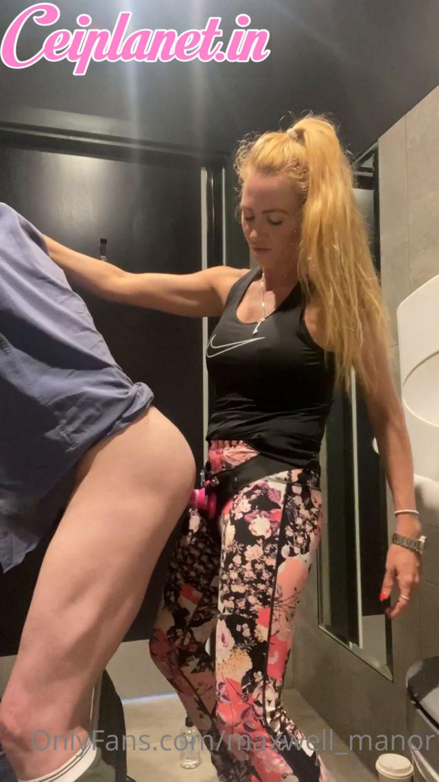 Miss Suzanna Maxwell – Fucking Slaveflash In The Coffee Shop Bathroom Like