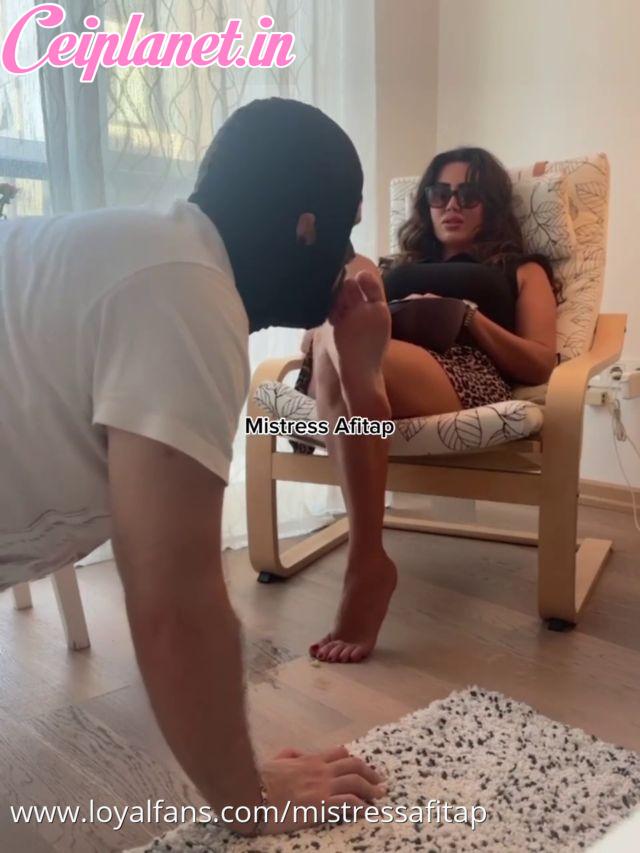Hulya Cengiz (Turkish) – Fruits Between My Toes   Crushed Under My Feet