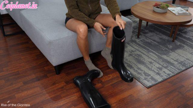 RISE OF THE GIANTESS – Enola Crushes with Rubber Boots 4k