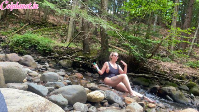 SneezeGoddess – Bug Spray Tickles My Nose