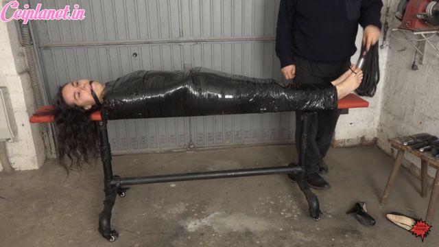 FetishGarage – Mummified feet brushing