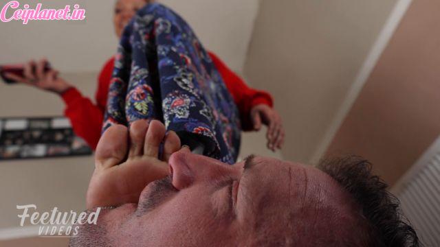 Feetured Videos – Slapping your pathetic face with my feet is soooo funny