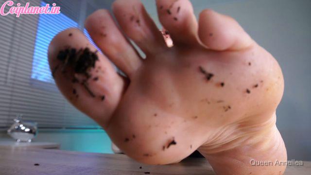 QueenAnnellea – Dirty Feet