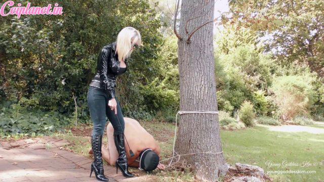 Young Goddess Kim – Heel Good boy