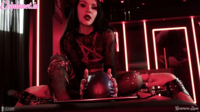 Femdom Adventures – Nylon Facesitting Feet And Ass Worship For Demonic Succubus – Demoness Luna