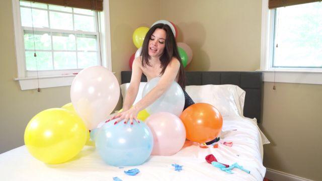 Jasmin Jai Studios – Babysitting Balloon Surprise