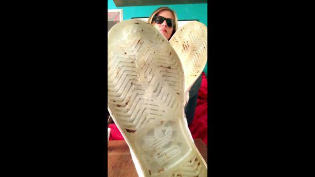 Mistress Magda – BowBow Imagine The Scent Of My Feet And Licks