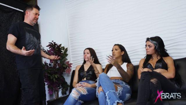 Bratty Foot Girls – Stefania Kilo And Nicole – Hello Neighbor