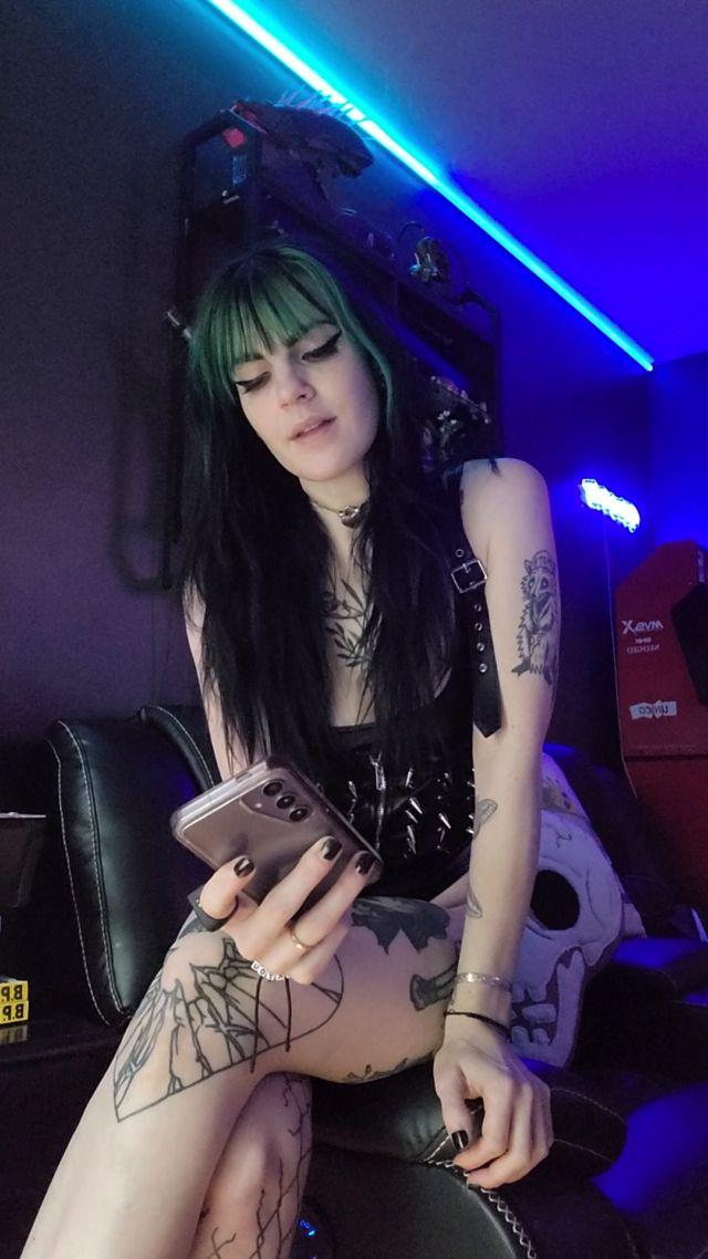 Prettyinpunk92 – Time to train your ass