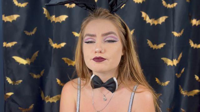 Goddess Roxy – Bunny Body Worship