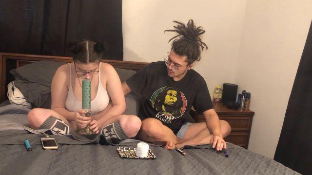 Kallista Foxxx – Smoke Sesh Blowjob Reverse Cowgirl