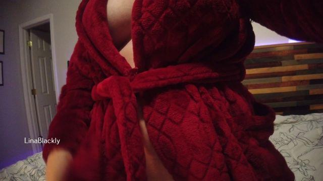 LinaBlackly – long hot shower