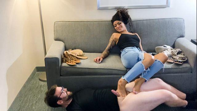 Onlyballkicking – Ballbusting With My Favorite Sandals – Stella
