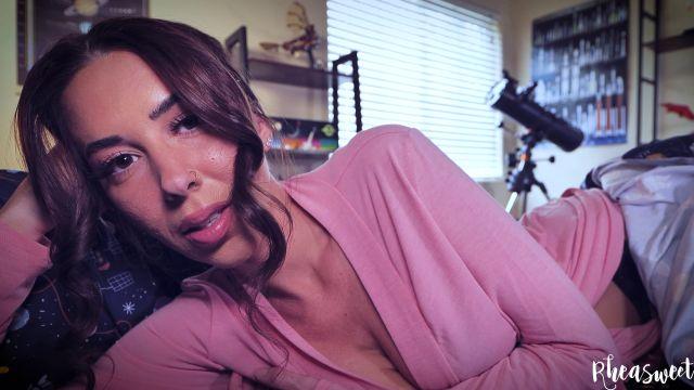 Rheasweet – Giving In