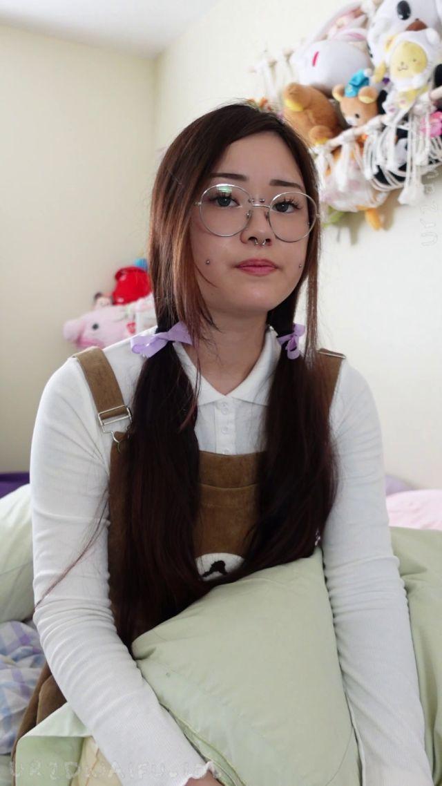 Ur2dwaifu – Daddy Take My Virginity