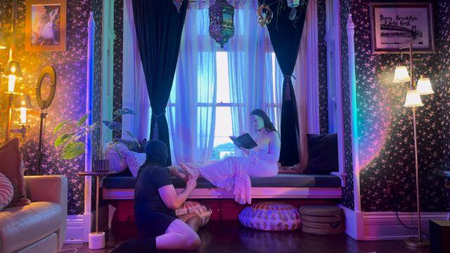 Lexi Luxxe – Captivated In My Feet
