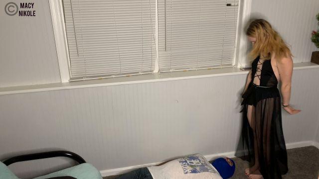 Macy Nikole – Face Trample With Macy Nikole Macy Nikole – Face Trample With Macy Nikole