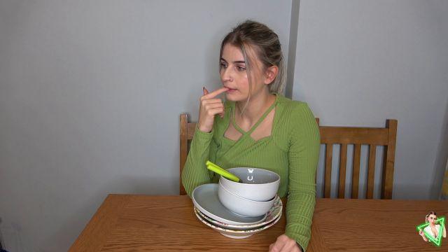 Isla White – Dont Let My Parents Hear Us Fuck