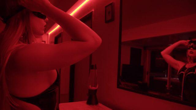 Scarlet Chase – Gothic Latex Whore Explores Her Asshole