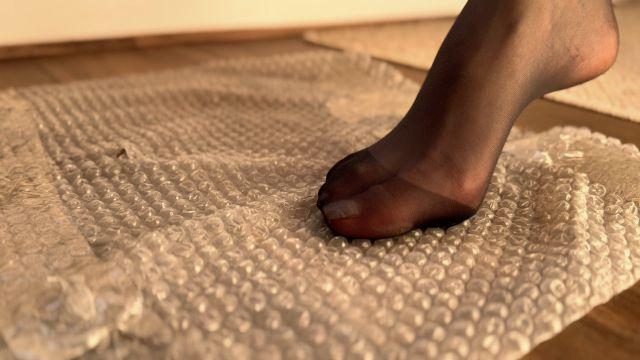 Lady Langford Nylons – Asmr Nylon Clad Feet Popping Bubble Wrap Lady Langford Nylons – Asmr Nylon Clad Feet Popping Bubble Wrap